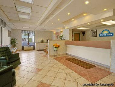 Travelodge West Springfield Beltér fotó